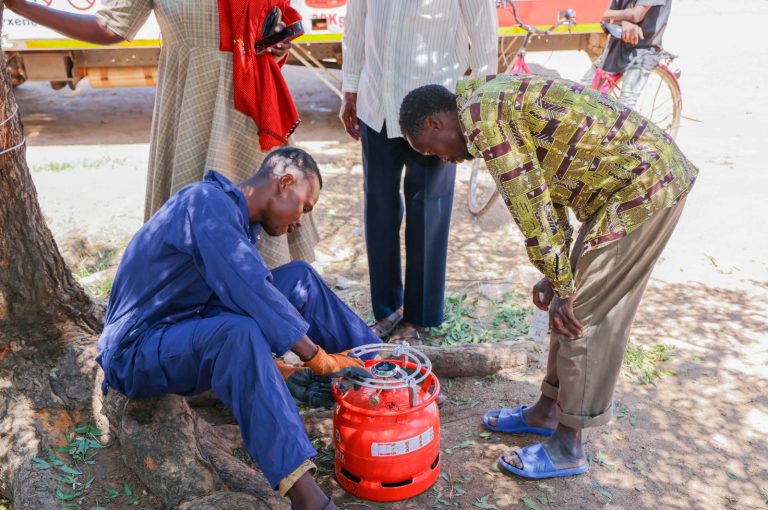 REA YAANZA KUSAMBAZA MITUNGI YA GESI 16,275 MKOANI SIMIYU