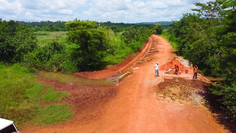 WANANCHI KIBONDO WAKOSHWA UJENZI WA BARABARA YA KIBONDO-NDUTA 