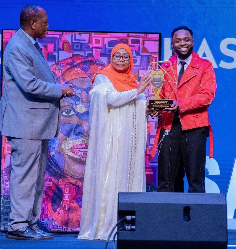 RAIS SAMIA APOKEA TUZO YA CHAMPION OF THE COMEDY AWARD 2025