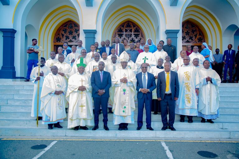DKT. BITEKO AONGOZA HARAMBEE UJENZI WA KANISA KUU JIMBO LA RULENGE-NGARA