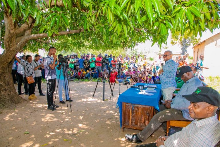 WAZIRI KIKWETE AZINDUA MIRADI YENYE THAMANI YA SHILINGI BIL.1.6 WILAYANI SONGWE
