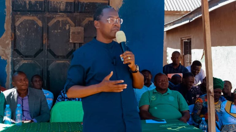 WAZIRI SIMBACHAWENE ATOA WITO KWA WANANCHI WA CHIPOGOLO KUSHIRIKI MAENDELEO 