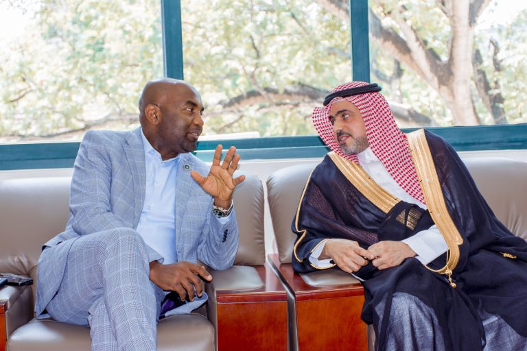 WAZIRI MASAUNI,BALOZI WA SAUDI WAJADILI NISHATI SAFI YA KUPIKIA