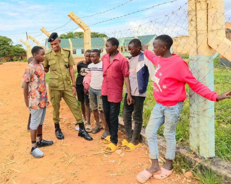 “ACHENI KUZURURA MITAANI BAADA YA KUTOKA SHULENI”