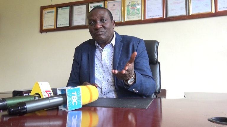 MWENYEKITI CCM MANYARA AWAONYA WANAOSAMBAZA CHUKI KWA WANANCHI.