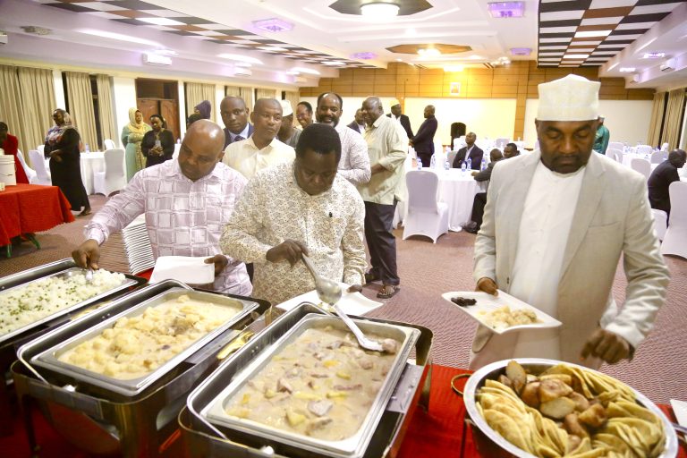 WAZIRI MASAUNI AWAANDALIA FUTARI WABUNGE, AWASHURUKU KWA USHIRIKIANO