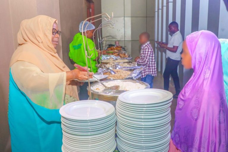 RAIS SAMIA AFTURISHA WATOTO KIKOMBO DODOMA