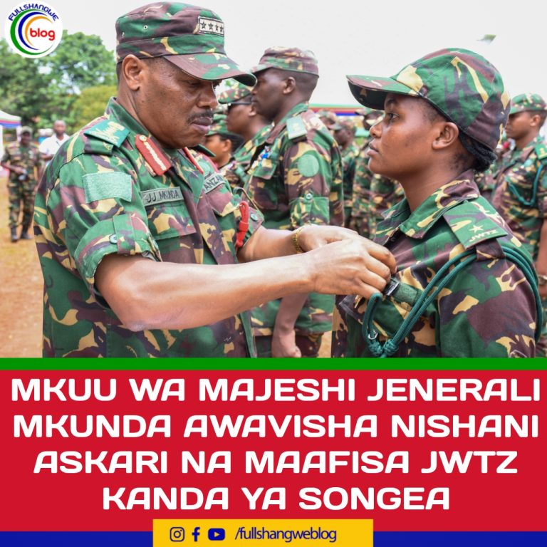 MKUU WA MAJESHI JENERALI MKUNDA AWAVISHA NISHANI ASKARI NA MAAFISA JWTZ KANDA YA SONGEA