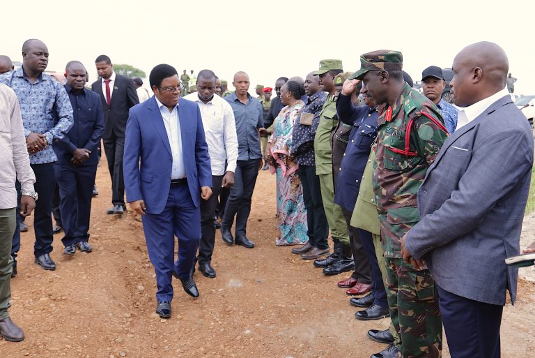 WAZIRI MKUU AWEKA JIWE LA MSINGI LA MRADI WA MAJI IGUNGA