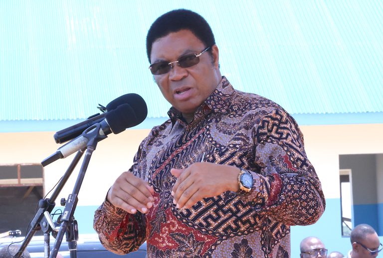 WAZIRI MKUU AWEKA JIWE LA MSINGI LA UJENZI WA SHULE YA SEKONDARI YA AMALI MAKOMELO WILAYANI NZEGA