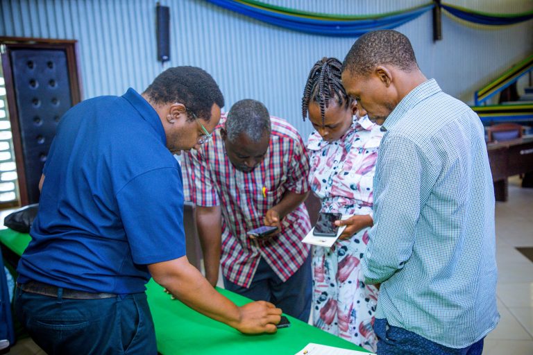 WAFANYAKAZI WASHAURIWA KUWEKEZA KABLA YA KUSTAAFU