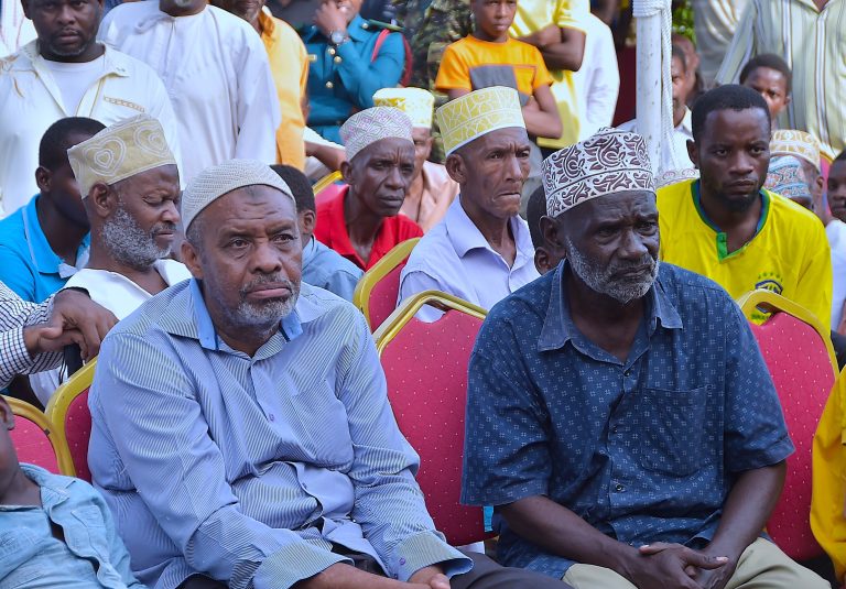 RAIS WA ZANZIBAR DKT.HUSSEIN MWINYI AMEGAWA SADAKA YA FUTARI KWA WANANCHI WA MAKUNDI MAALUMU MKOA WA KUSINI PEMBA