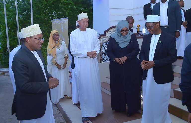 RAIS  ALHAJJ DK.MWINYI AJUMUIKA KATIKA IFTAAR YA PAMOJA WA BOT