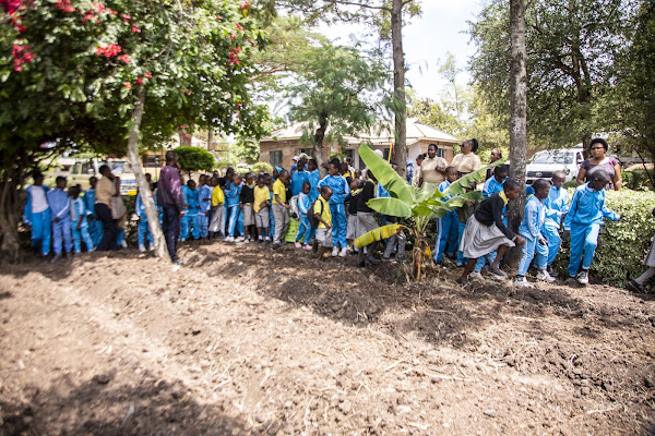 WANAWAKE WA WORLD VEGETABLE CENTER WAWALETEA ELIMU YA KILIMO WATOTO WA MATONYOK