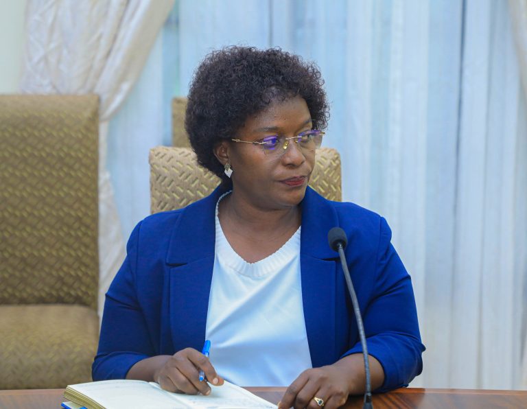 MAKAMU WA RAIS AFANYA MAZUNGUMZO NA MABALOZI