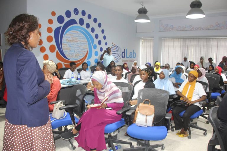 VODACOM TANZANIA NA DLAB WAWEZESHA WASICHANA KUPITIA PROGRAMU YA CODE LIKE A GIRL