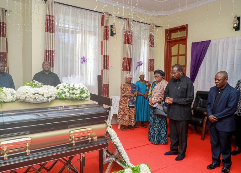 MAKAMU WA RAIS ASHIRIKI MSIBA WA BI. DAMARIS HAWASSI