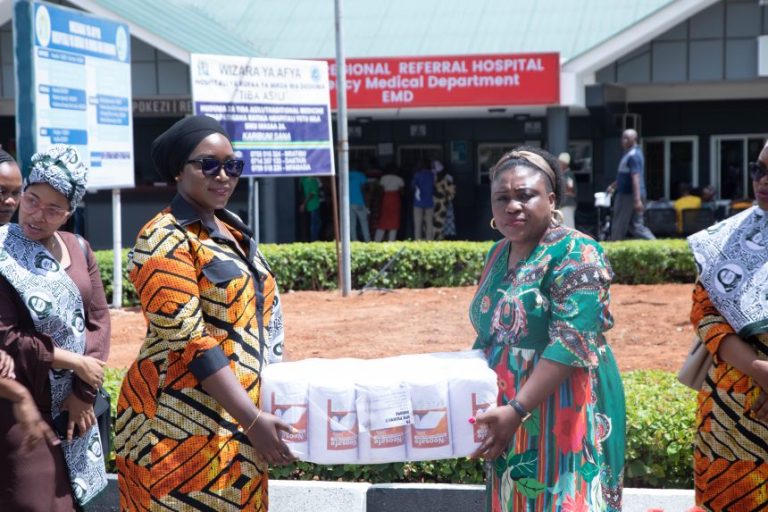WANAWAKE eGA WATOA VIFAA TIBA NA MAHITAJI MUHIMU KWA WAJAWAZITO HOSPITALI YA RUFAA MKOA WA DODOMA