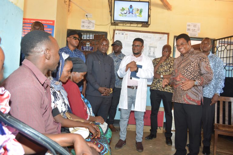 WAZIRI MKUU AKAGUA UPANUZI WA KITUO CHA AFYA ITOBO WILAYANI NZEGA