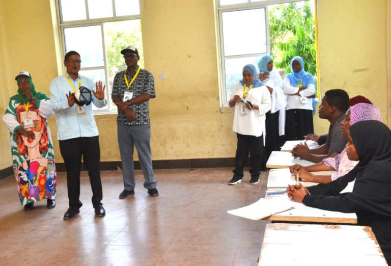 ZOEZI LA UANDIKISHAJI WAPIGA KURA WAPYA LAINGIA WILAYA YA MAGHARIBI B UNGUJA