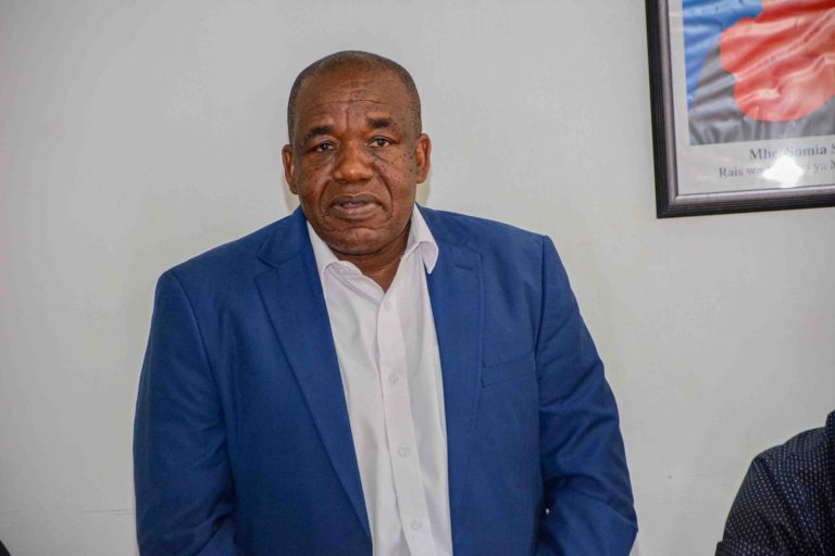JAMII NCHINI YATAKIWA KUWA MSTARI WA MBELE KUCHANGIA MAENDELEO. 