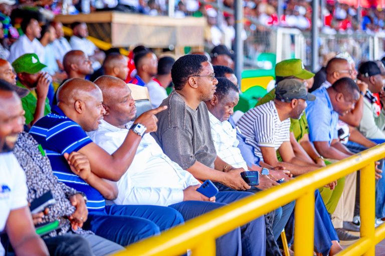 RC MAKONDA ASHUHUDIA SIMBA SC IKIIBAMIZA COASTAL UNION 3-0.
