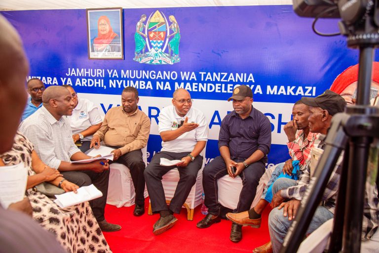 WAZIRI NDUMBARO ASIMAMIA UTATUZI WA MGOGORO WA WATALIANO ARUSHA, ULIODUMU MIAKA SABA.
