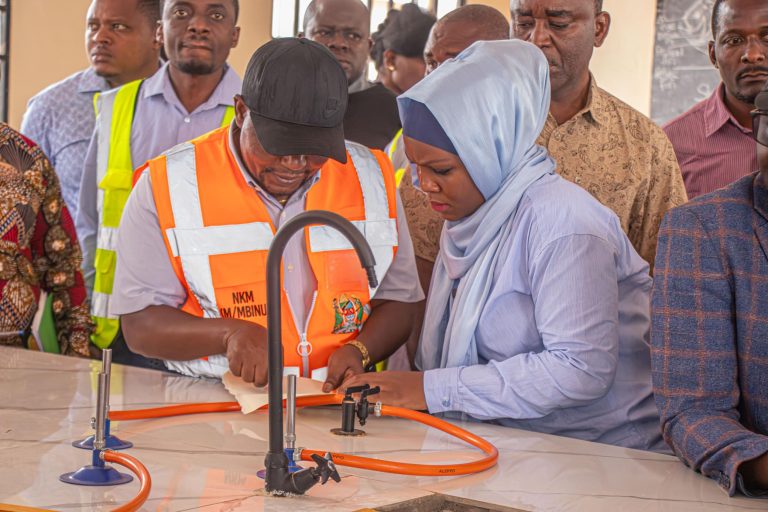 KAMATI YA BUNGE YAAGIZA MAABARA ZA SHULE ZA WASICHANA ZIKAMILISHWE