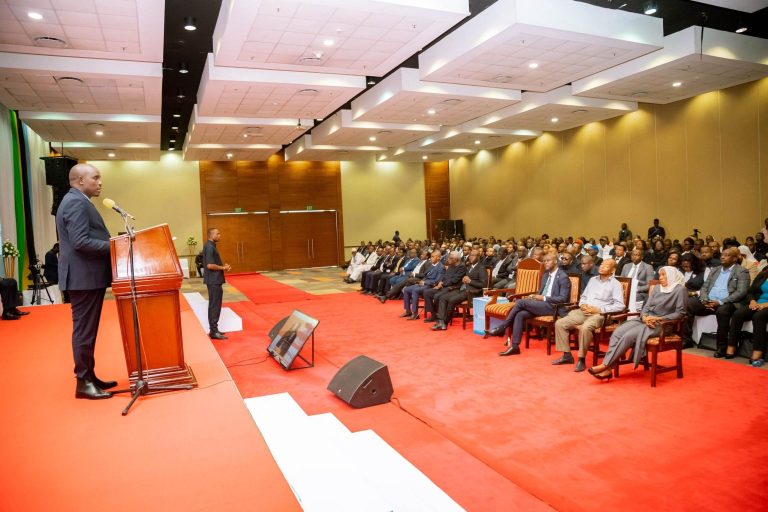 DKT.BITEKO AIPONGEZA EWURA USIMAMIZI SEKTA YA MAJI