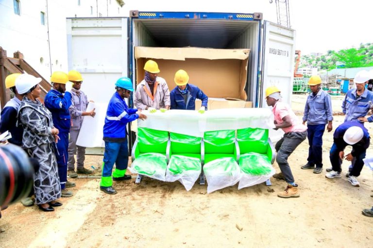KONTENA TISA ZENYE SAMANI ZA MELI YA MV.MWANZA ZAPOKELEWA KATIKA BANDARI YA MWANZA KUSINI