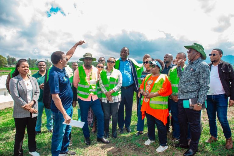 NIRC NA KAMATI YA BUNGE WATEMBELEA MRADI WA UMWAGILIAJI WA SHAMBA LA MBEGU NGARAMTONI