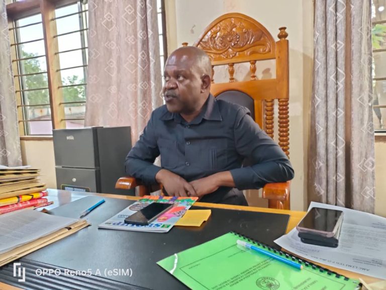 MKURUGEZI WA HALMASHAURI YA MUHENZA ATOA WITO KWA WANANCHI WA KATA YA KWABADA KULIPIA HATI ZA ARIDHI 