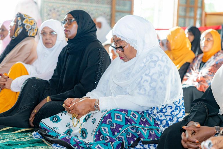 RAIS SAMIA ASALI SWALA YA BEID KATIKA MSIKITI WA MOHAMMED WA VI KINONDONI