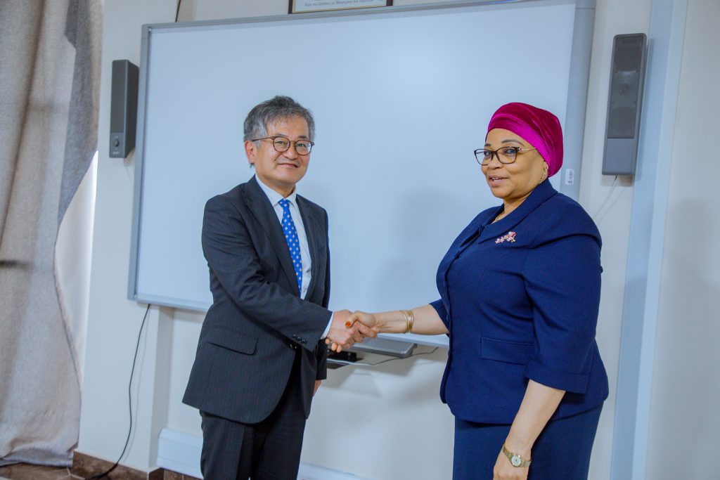 DKT. MWAMBA ATETA NA BALOZI WA JAPAN