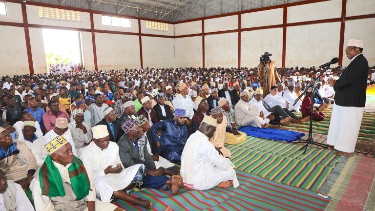WAZIRI MKUU ASHIRIKI SWALA YA EID WILAYANI RUANGWA