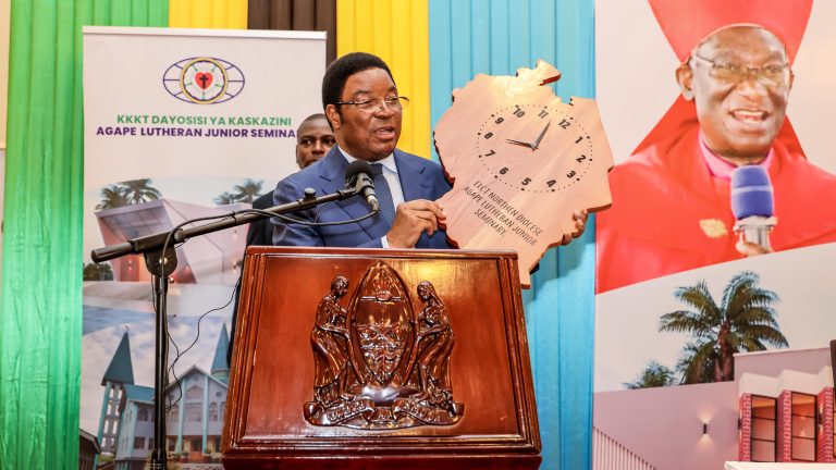 WAZIRI MKUU AMWAKILISHA RAIS SAMIA KWENYE HARAMBEE