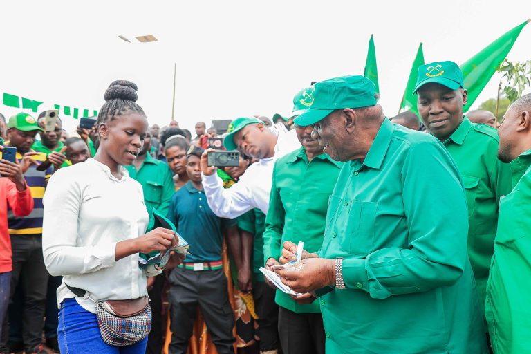 WASIRA AZUNGUMZA NA WANA CCM WILAYANI MBOZI