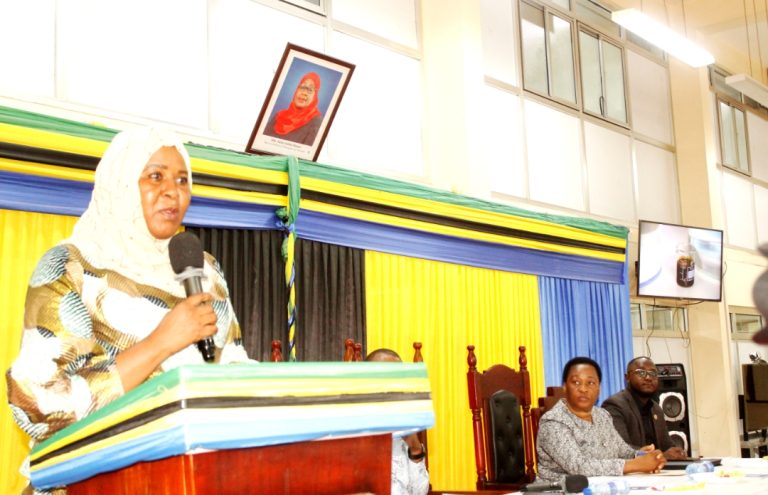 RC TANGA ALIPONGEZA SHIRIKA LA TASAC KWA UTOAJI WA ELIMU JUU YA MADHARA YA UCHAFUZI WA MAZINGIRA YA BAHARI