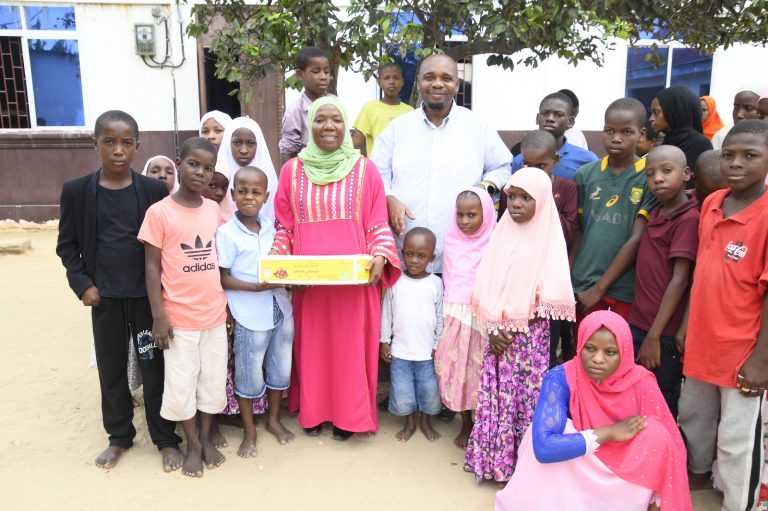 MAMA MARIAM MWINYI ATOA MSAADA WA FUTARI KWA WAZEE NA WATOTO YATIMA