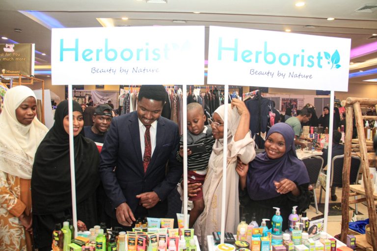 JAFO AIPONGEZA iTRUST FINANCE KUDHAMINI SOKO LA JIBA SOUK