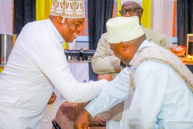 TRA YAFUTRISHA WATU 1500 NJOMBE NA KUTOA MSAADA WA VYAKULA KWA WAHITAJI