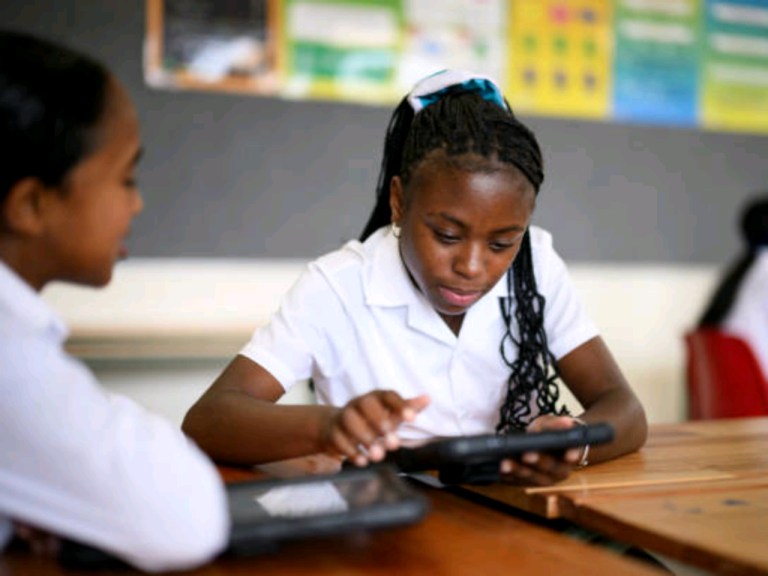 WATOTO WANAVYOWEZA KUFANYA VIZURI KWENYE MITIHANI