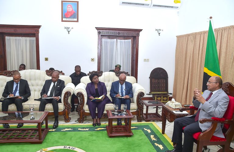 RAIS WA ZANZIBAR DK. MWINYI AZUNGUMZA NA MABALOZI WA TANZANIA WANAOWAKILISHI TANZANIA KATIKA NCHI ZA SWEDEN,RWANDA,ZIMBABWE NA MSUMBIJI