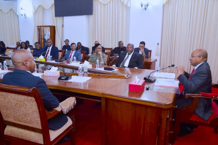 RAIS WA ZANZIBAR MHE.DK.MWINYI AZUNGUMZA NA JOPO LA MAJAJI WA JUMUIYA YA UKANDA WA KUSINI NA MASHARIKI YA AFRIKA IKULU ZANZIBAR