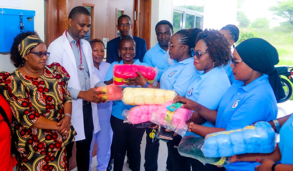 KIKUNDI CHA TEAM MARCH CHATOA VIFAA KWA WATOTO NJITI NA AKINA MAMA WALIOJIFUNGUA SHINYANGA