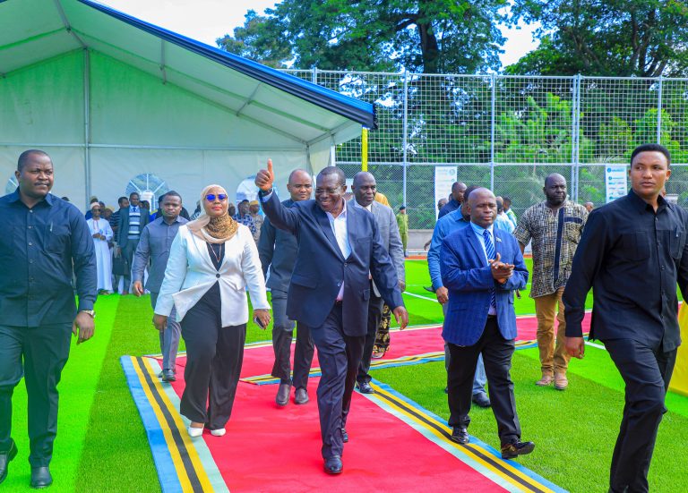 MAKAMU WA RAIS AWEKA JIWE LA MSINGI UJENZI WA VIWANJA VYA MICHEZO VYA PRIZ ZANZIBAR
