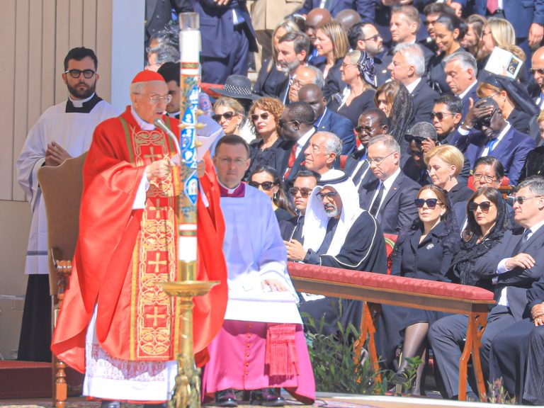 MAKAMU WA RAIS ASHIRIKI MISA YA MAZISHI YA PAPA VATICAN