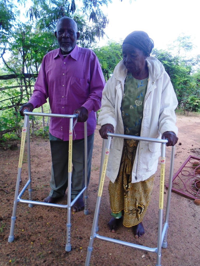 WAZEE WENYE CHANGAMOTO YA MIGUU WAPOKEA MSAADA WA VIFAA SAIDIZI