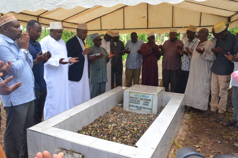 DUA YA KUWAOMBEA VIONGOZI WA KITAIFA ,WAASISI WA MAPINDUZI YA ZANZIBAR YAENDELEA