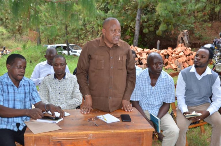 DC SIMA ATATUA KERO ZA WANANCHI KATOJU